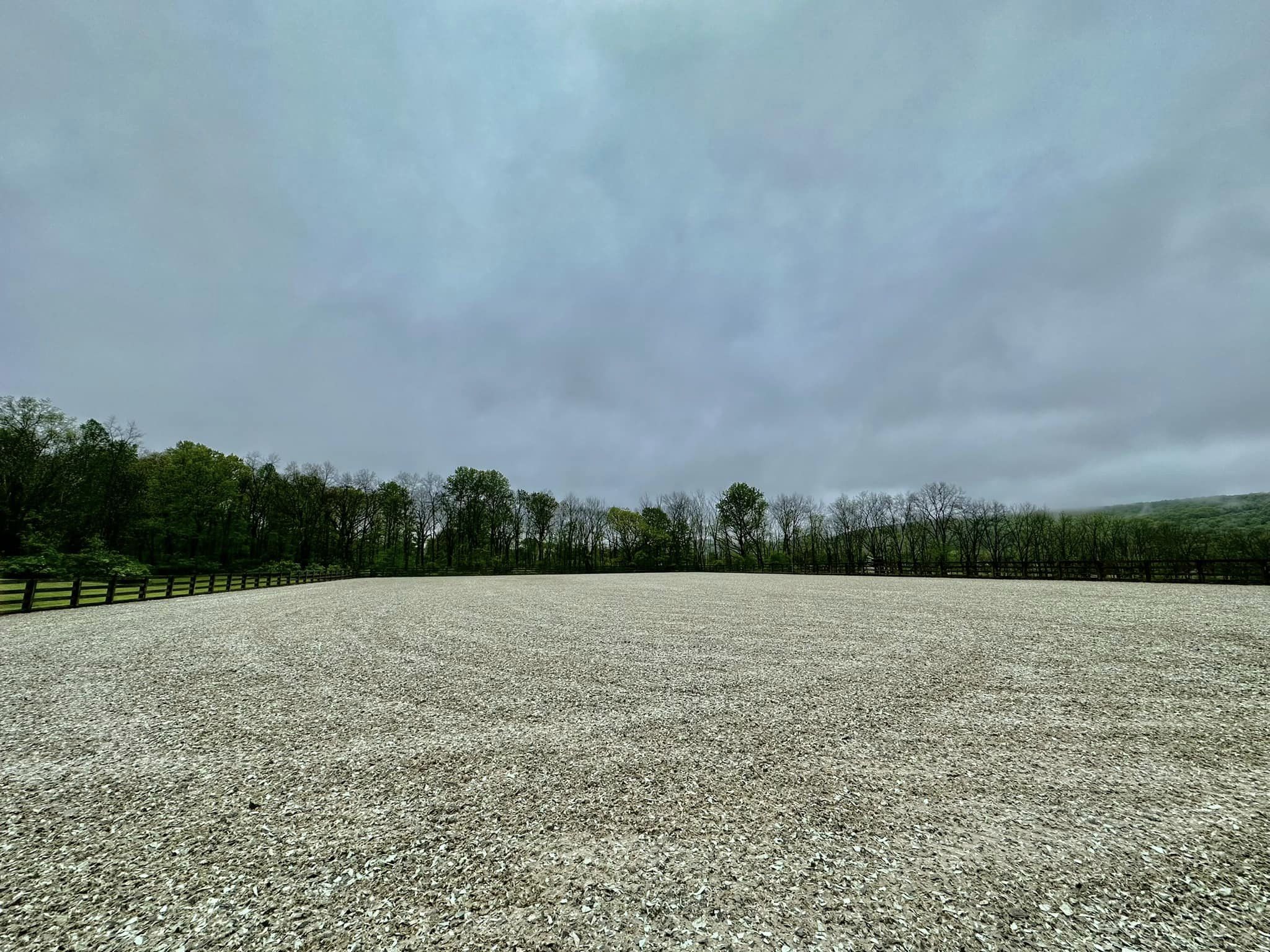 Outdoor riding ring with GGT Footing textile additives