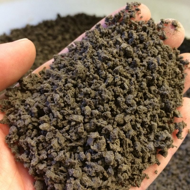 Arpolith dust absorber for horse arenas