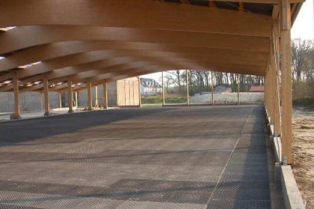 GGT Footing matting system in a covered outdoor arena