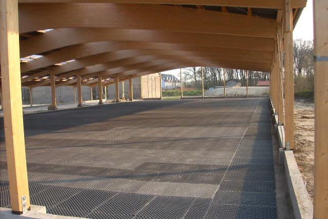 GGT Footing matting system in a covered outdoor arena